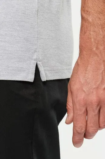 Polo con botones de presión y manga corta para hombre