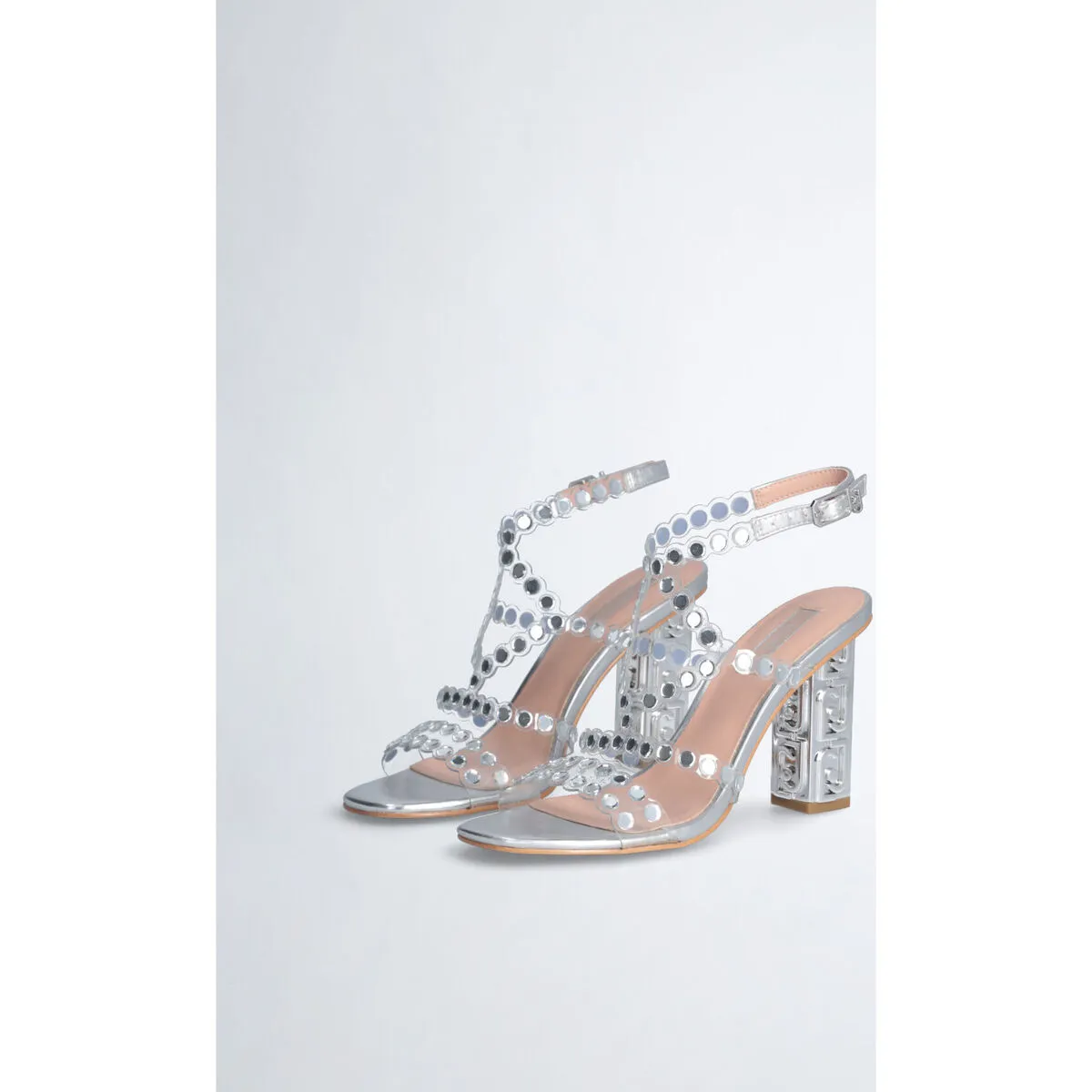 Sandalias con tacón y pedrería