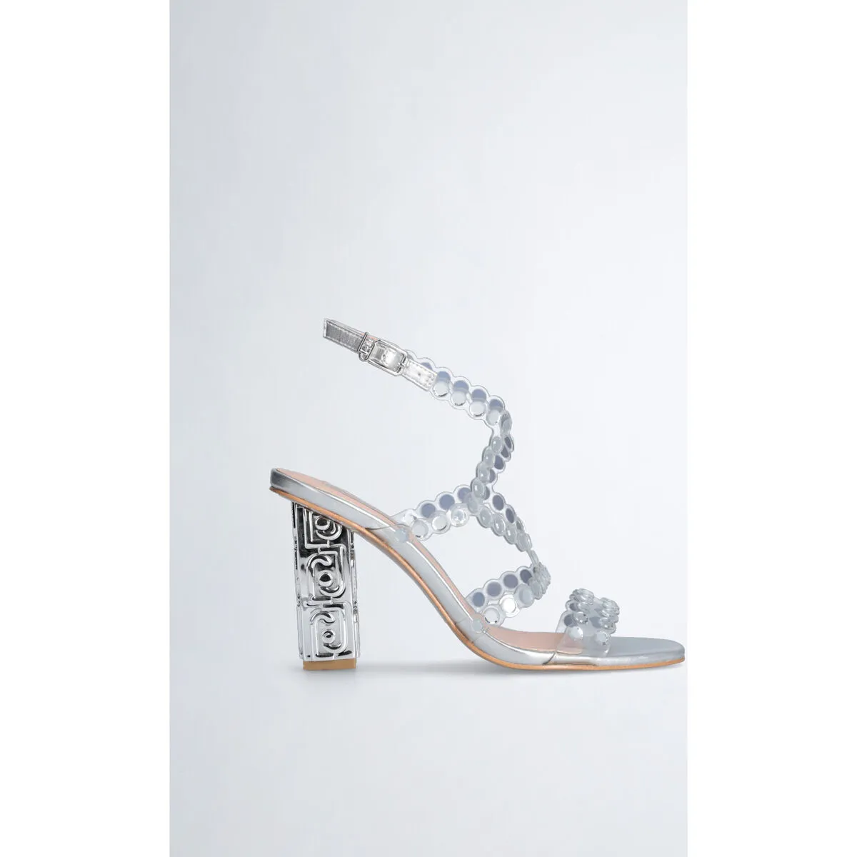 Sandalias con tacón y pedrería