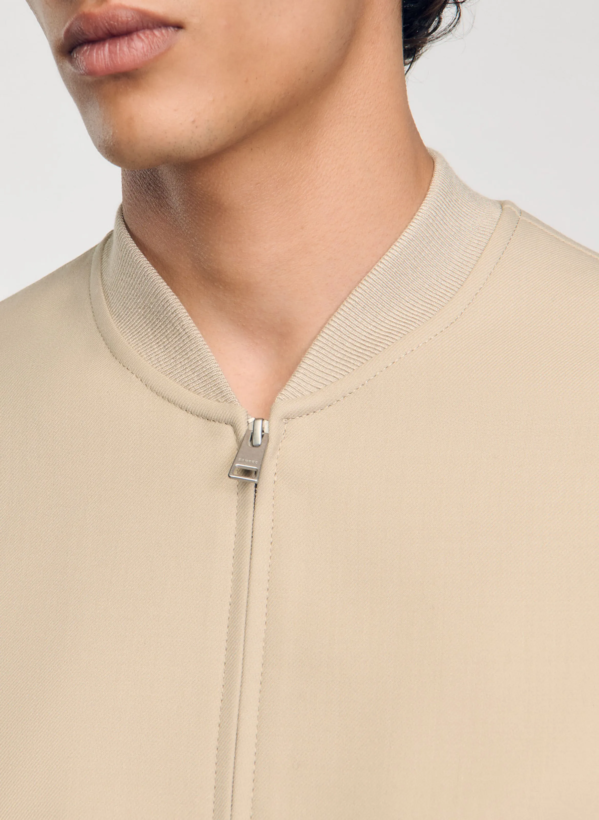 SANDRO Cazadora con cuello teddy en blanco