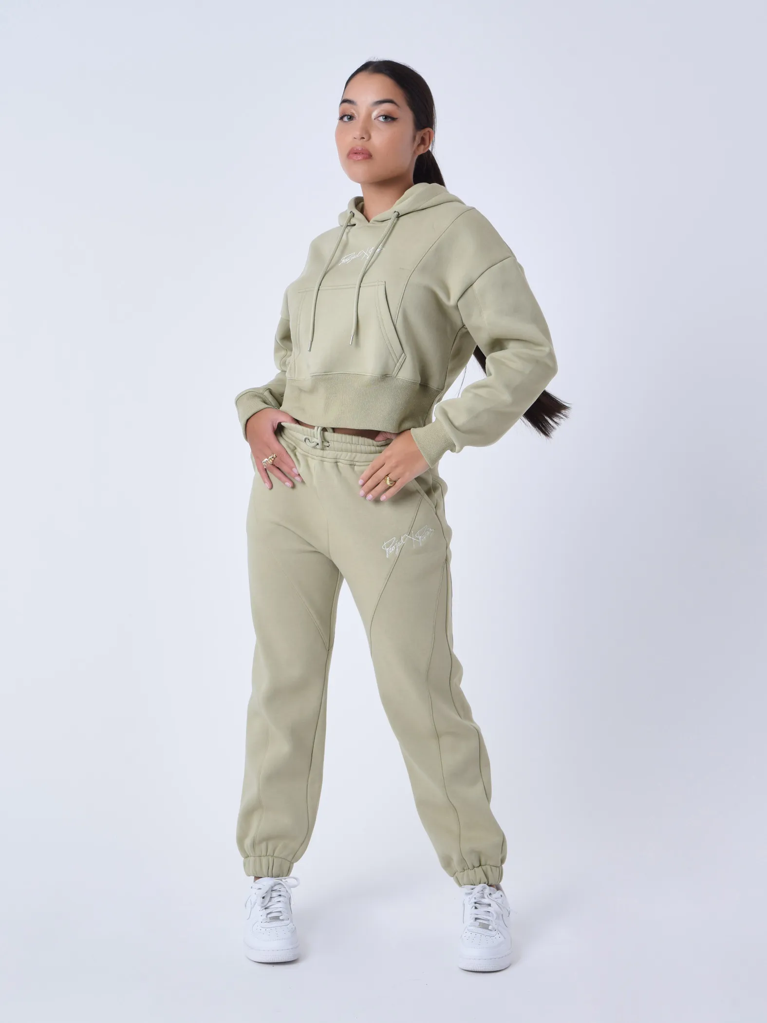 Sudadera con capucha y costuras