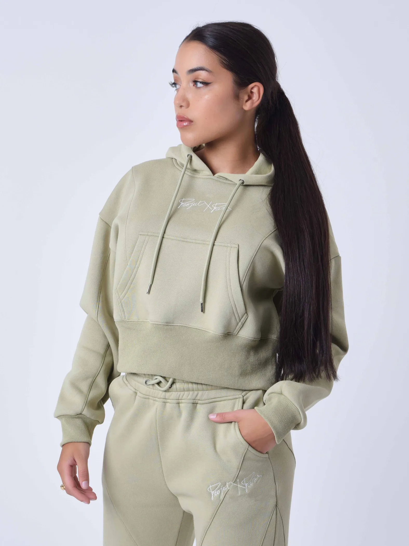 Sudadera con capucha y costuras