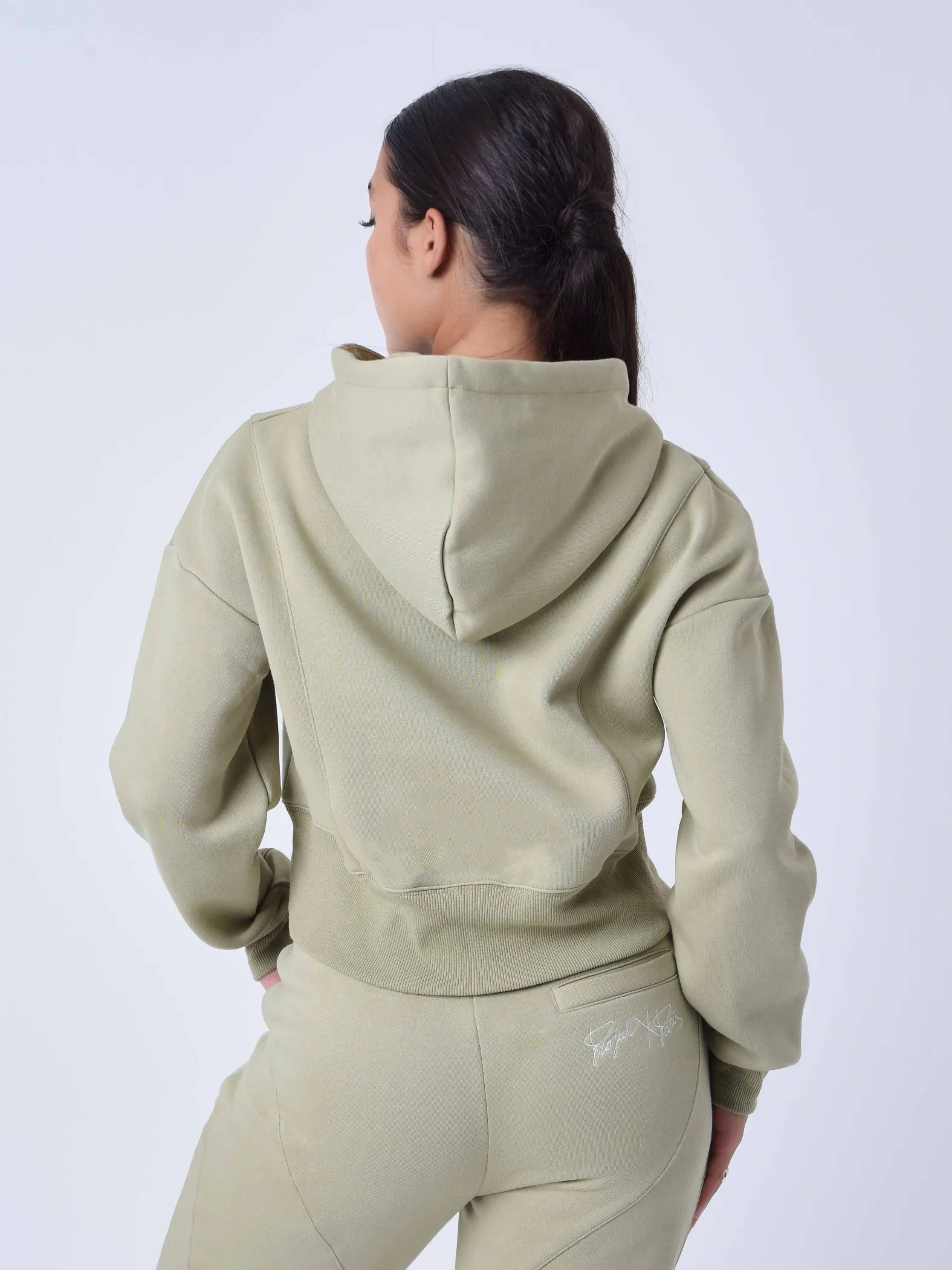 Sudadera con capucha y costuras