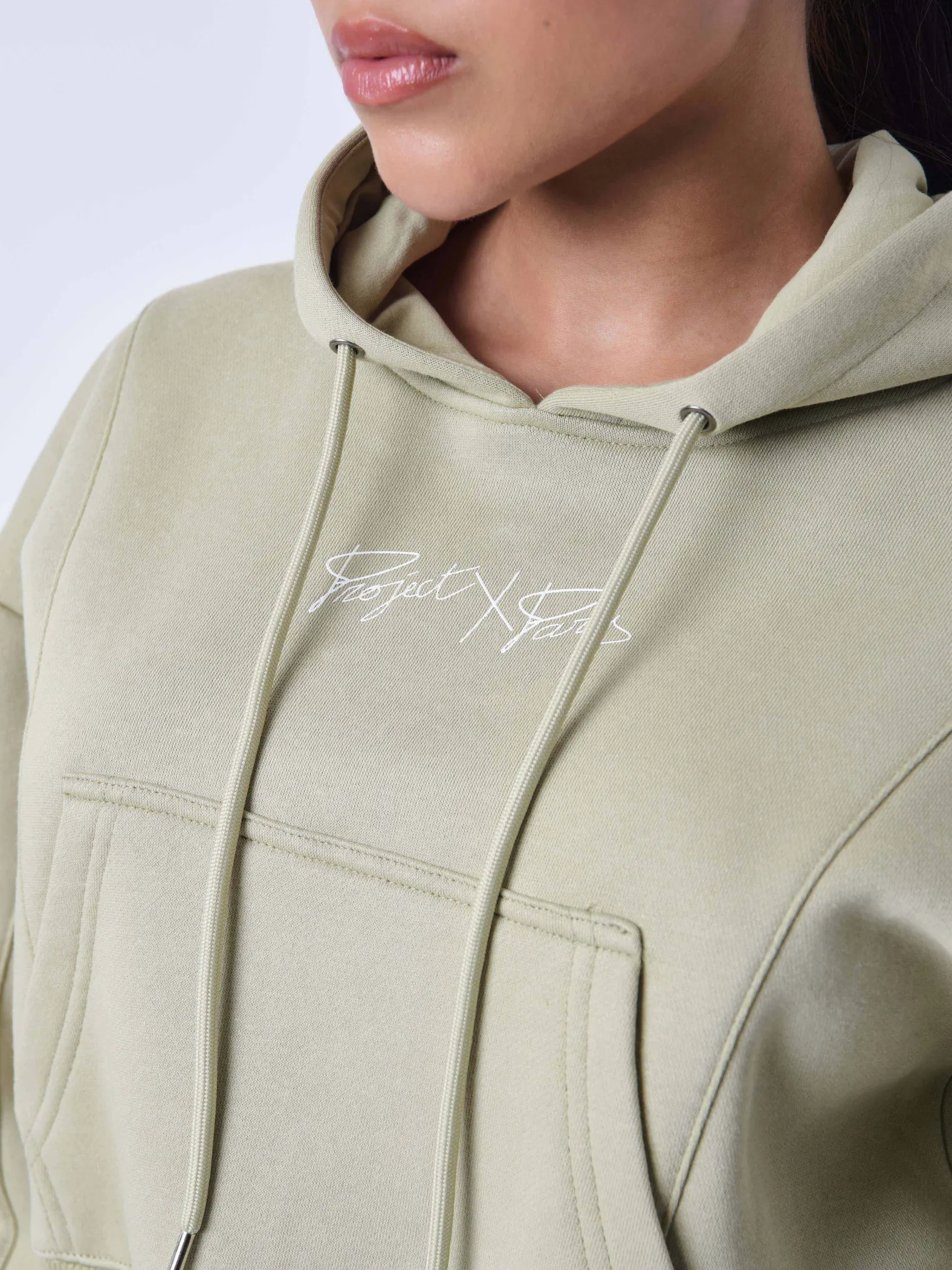 Sudadera con capucha y costuras