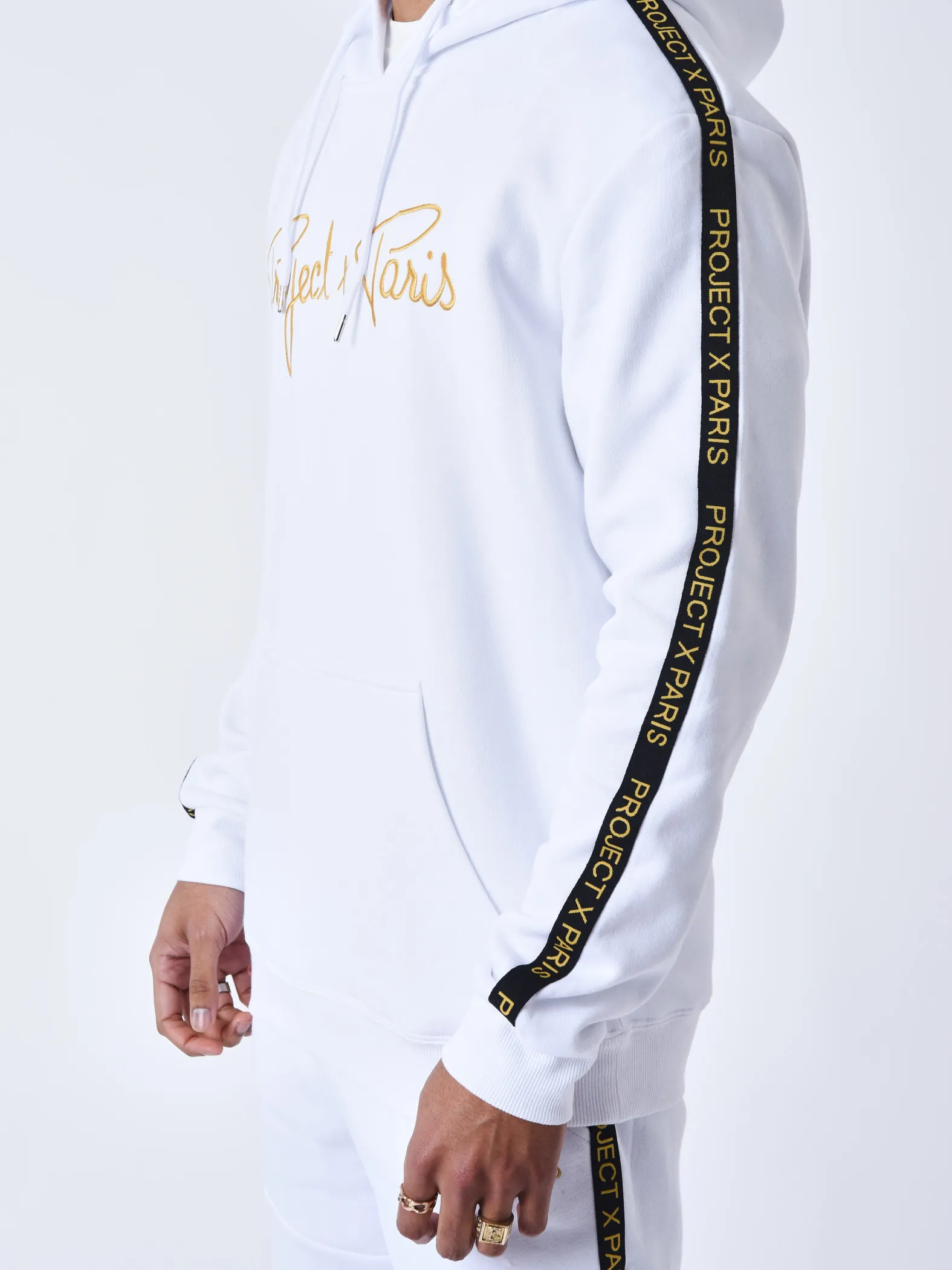 Sudadera con capucha y logotipo bordado