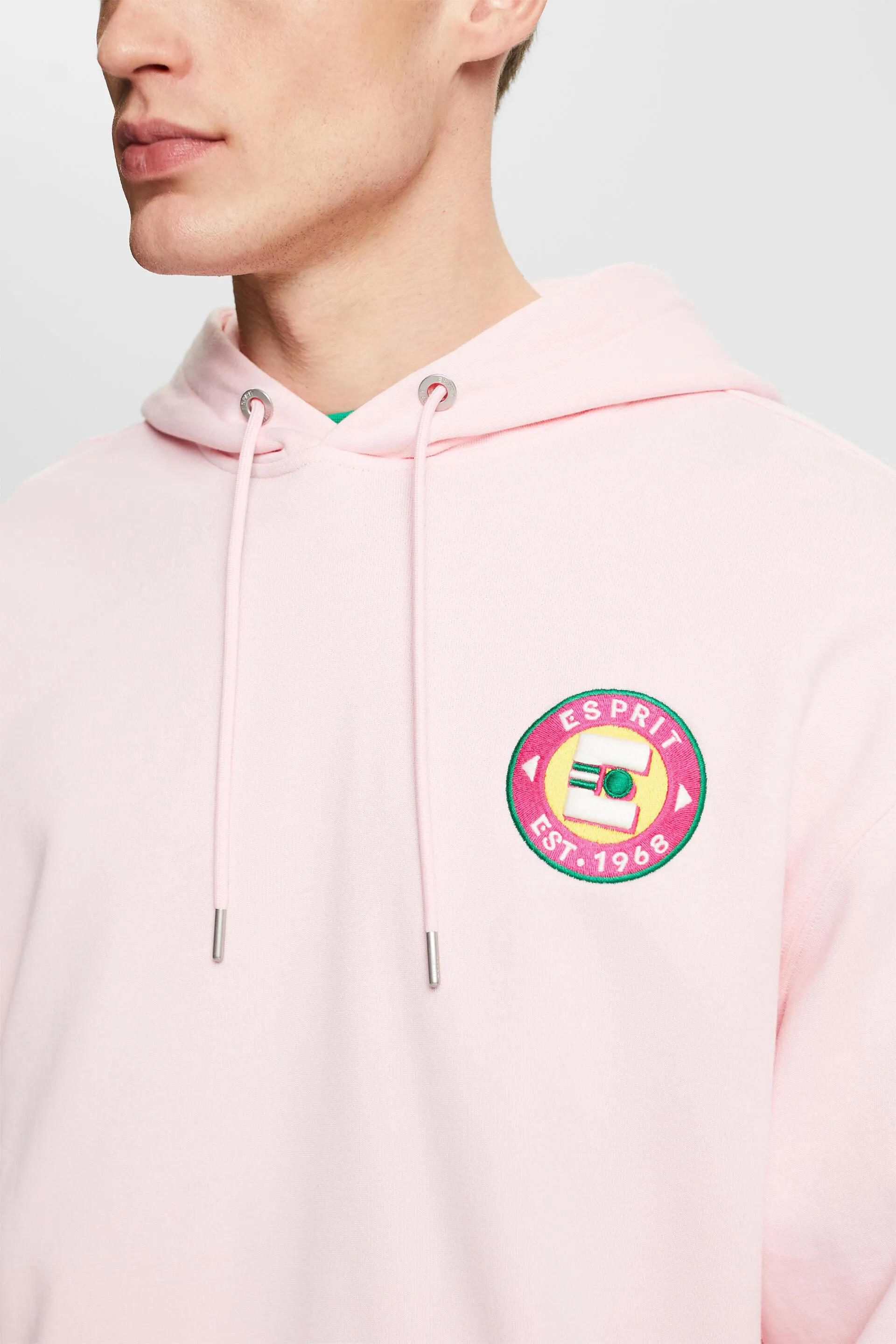 Sudadera con capucha y logotipo