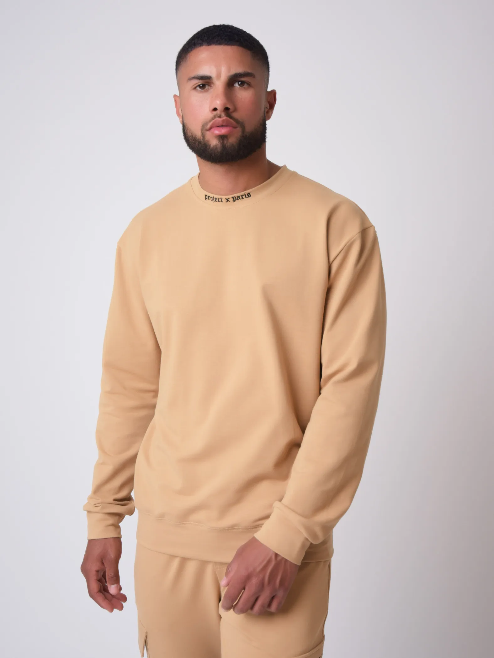 Sudadera de cuello redondo con estampado gótico