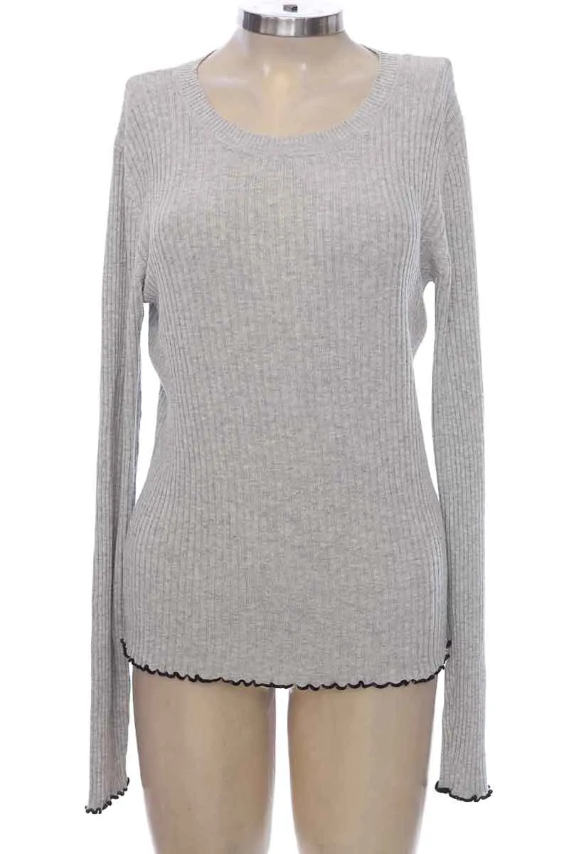 SWEATER COLOR GRIS  CLOSEANDO