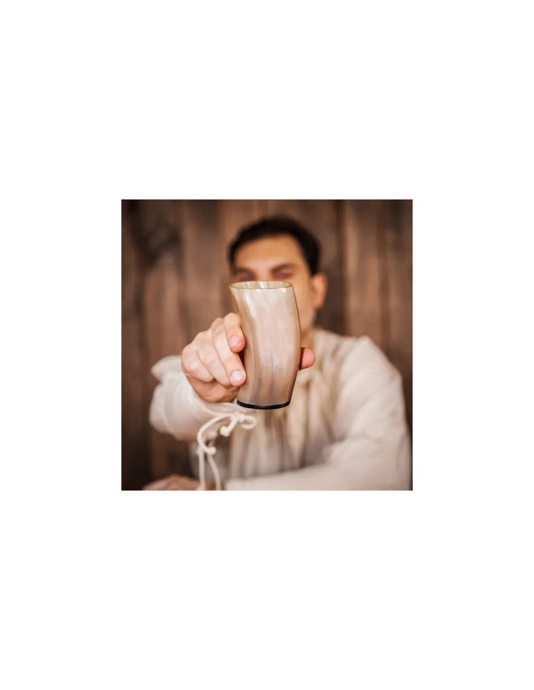 Taza vikinga en cuerno de buey para cerveza