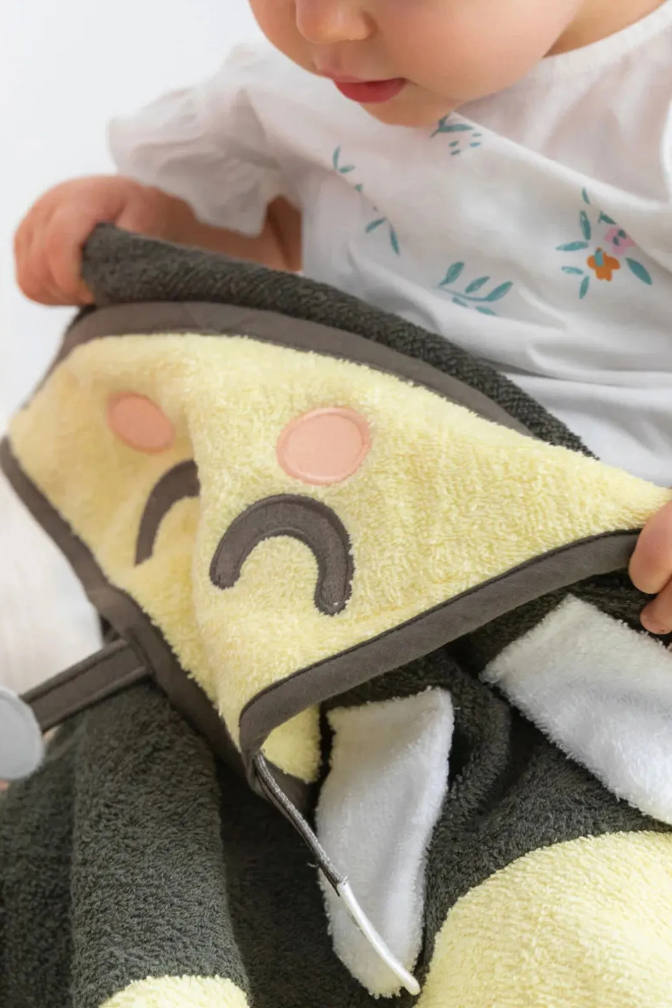 TOALLA CON CAPUCHA PARA BEB&EACUTE;S BEE