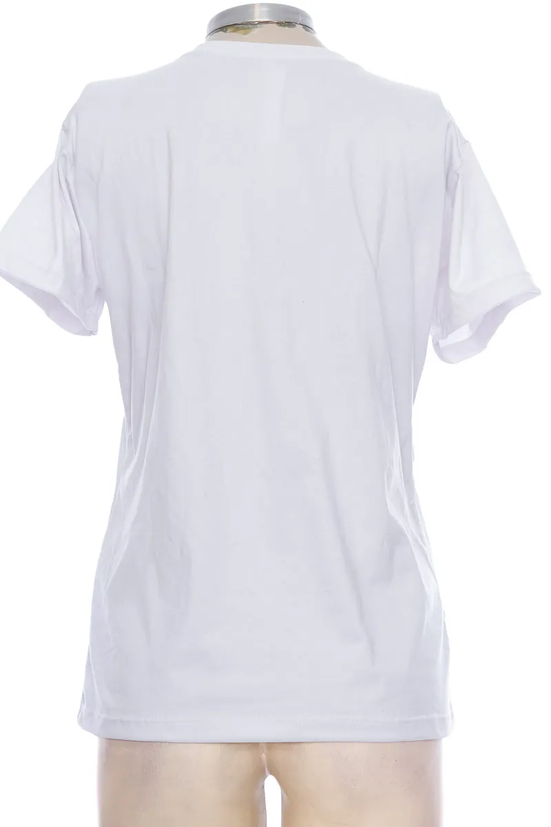 TOP / CAMISETA COLOR BLANCO  CLOSEANDO