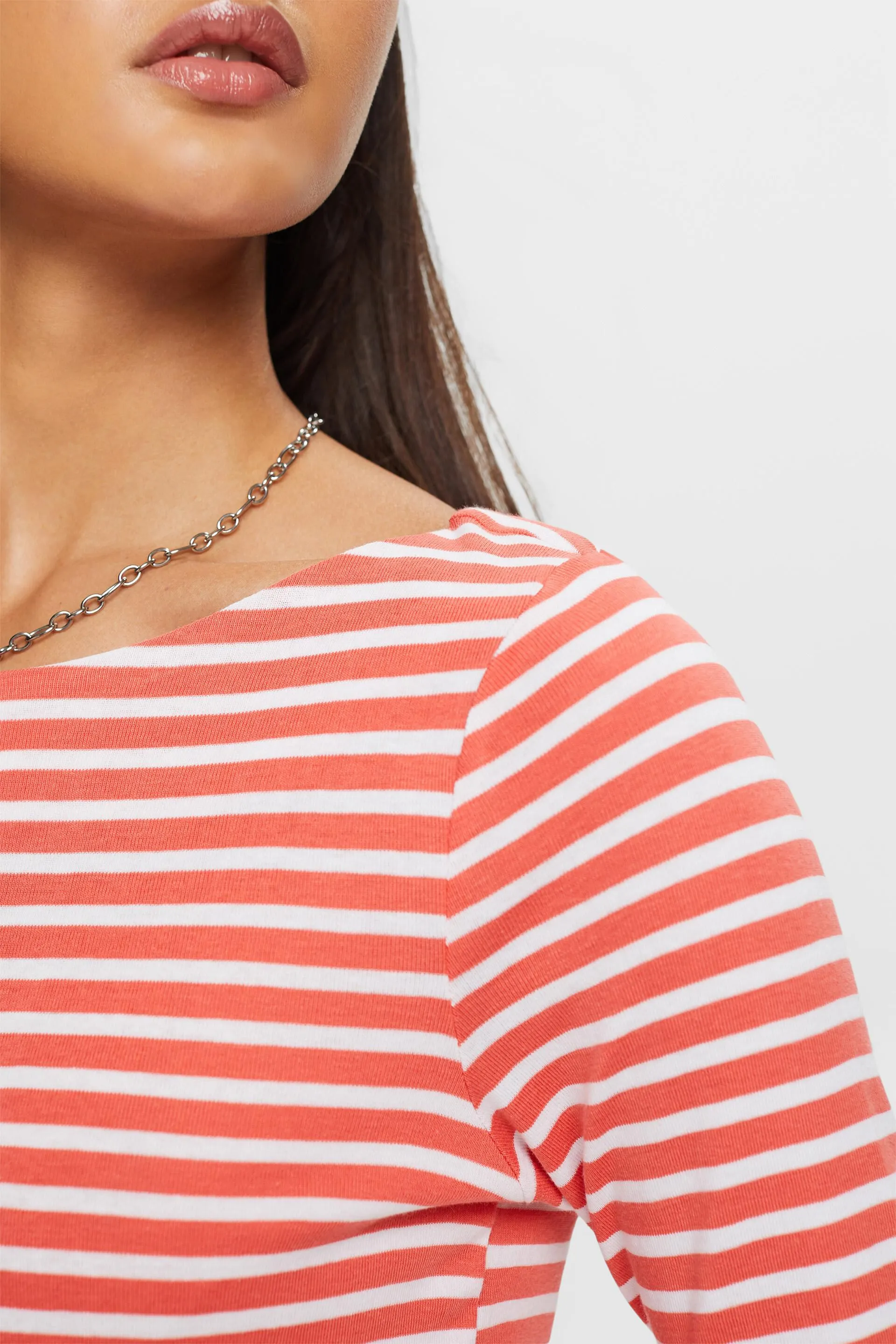 Top de manga larga a rayas con cuello barco
