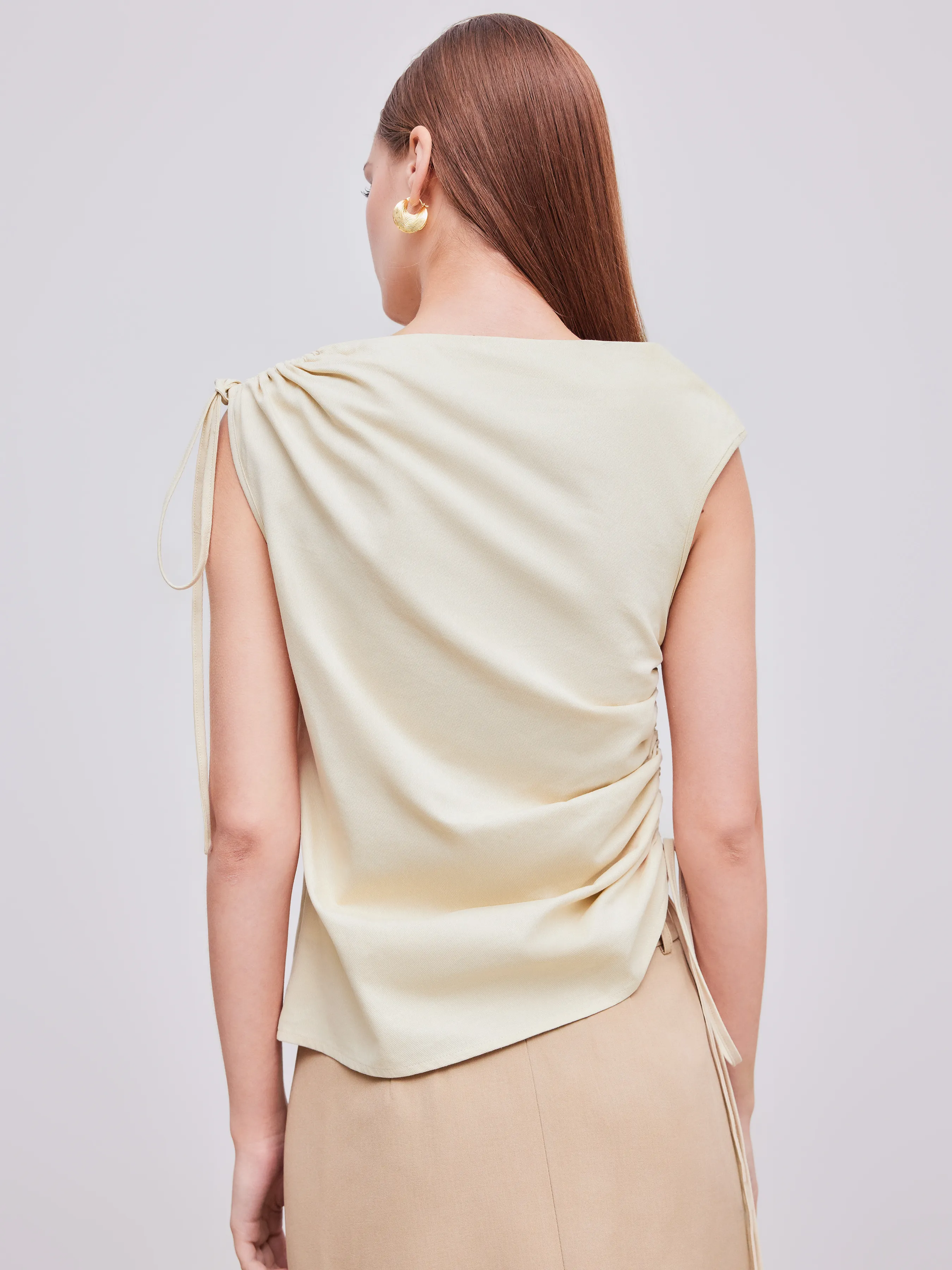 Top de tirantes con cuello barco y fruncido con cordón ajustable