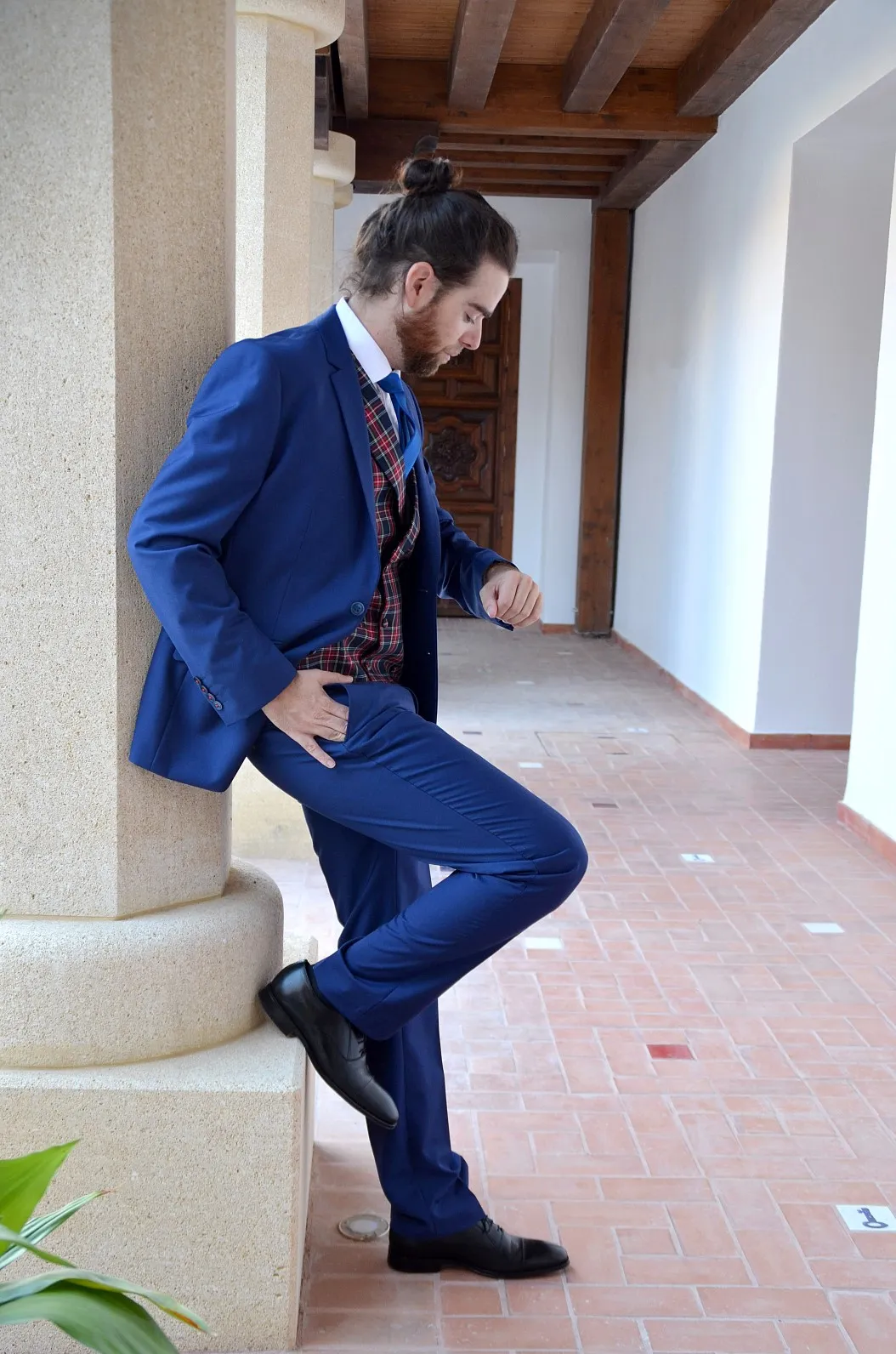 Traje joven con chaleco