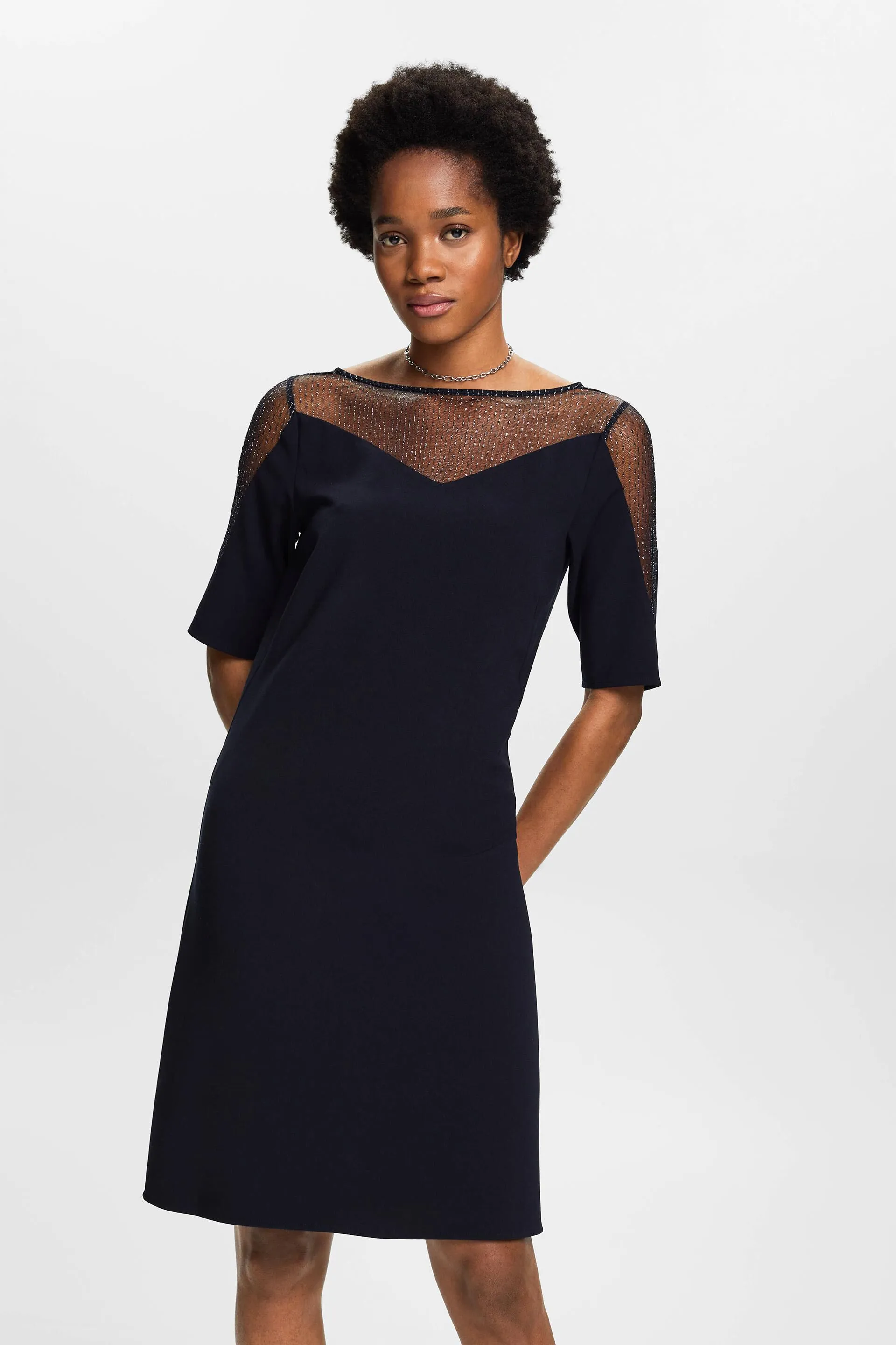 Vestido corto con escote brillante
