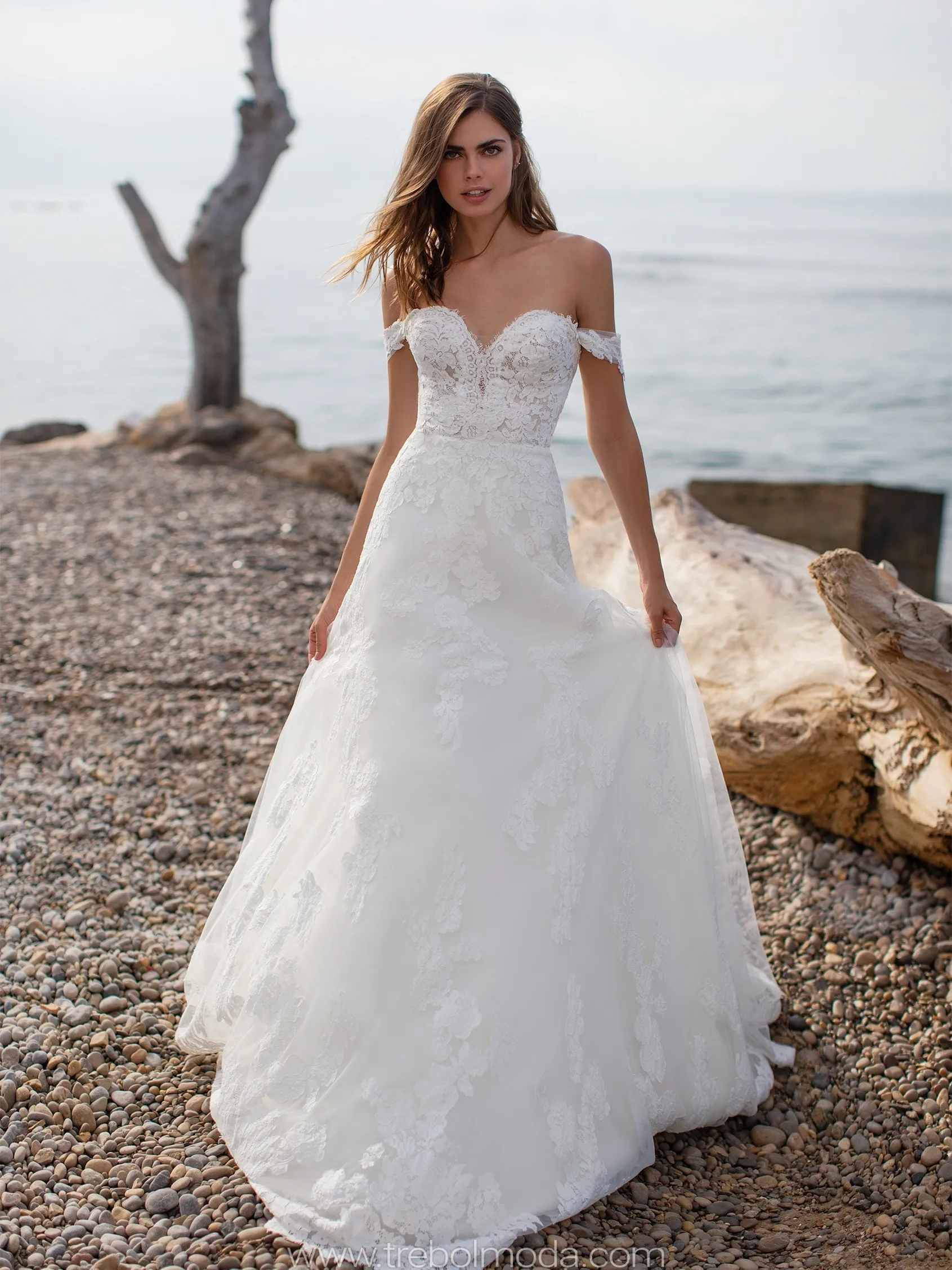 Vestido de novia con escote barco