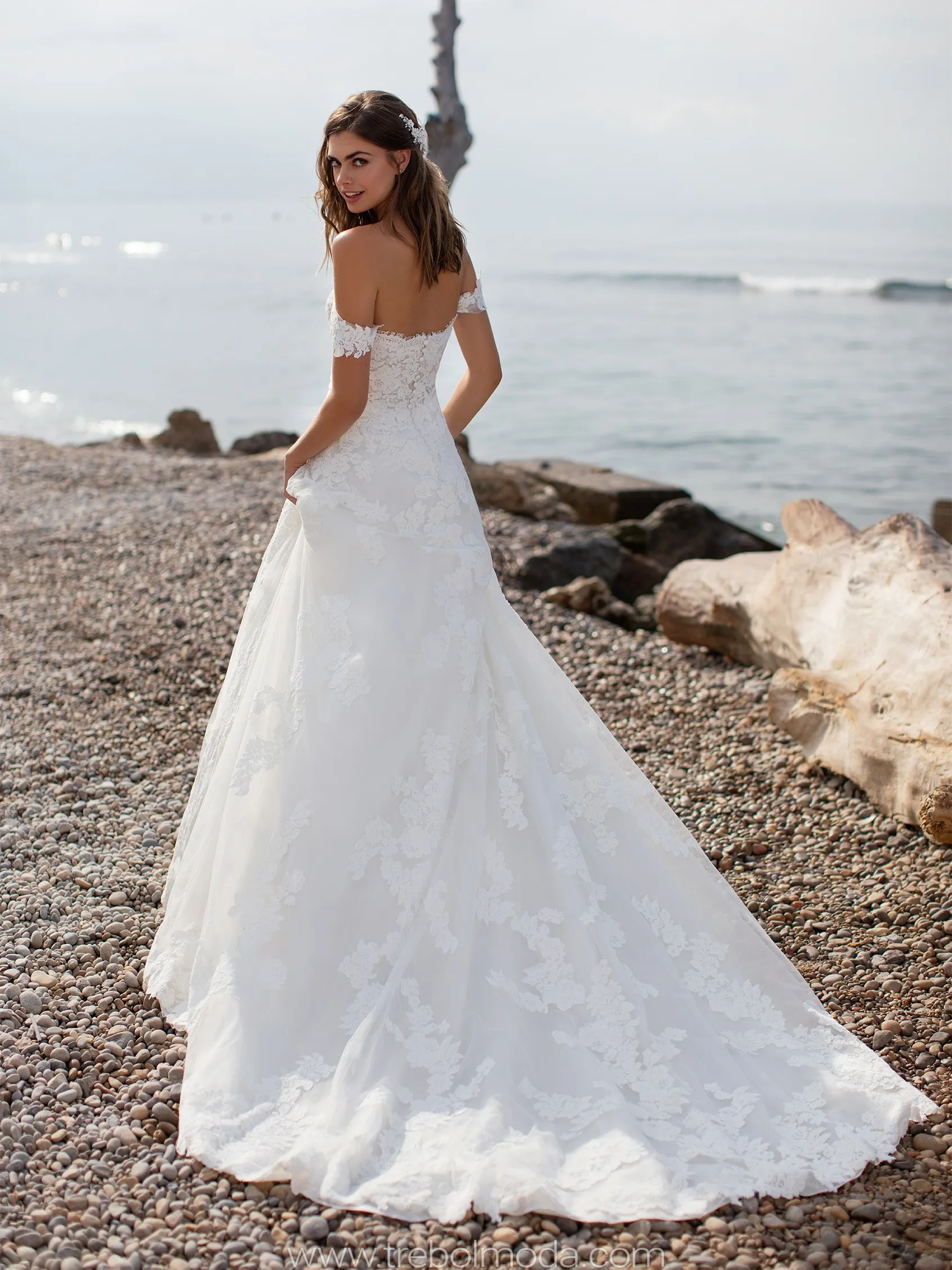 Vestido de novia con escote barco