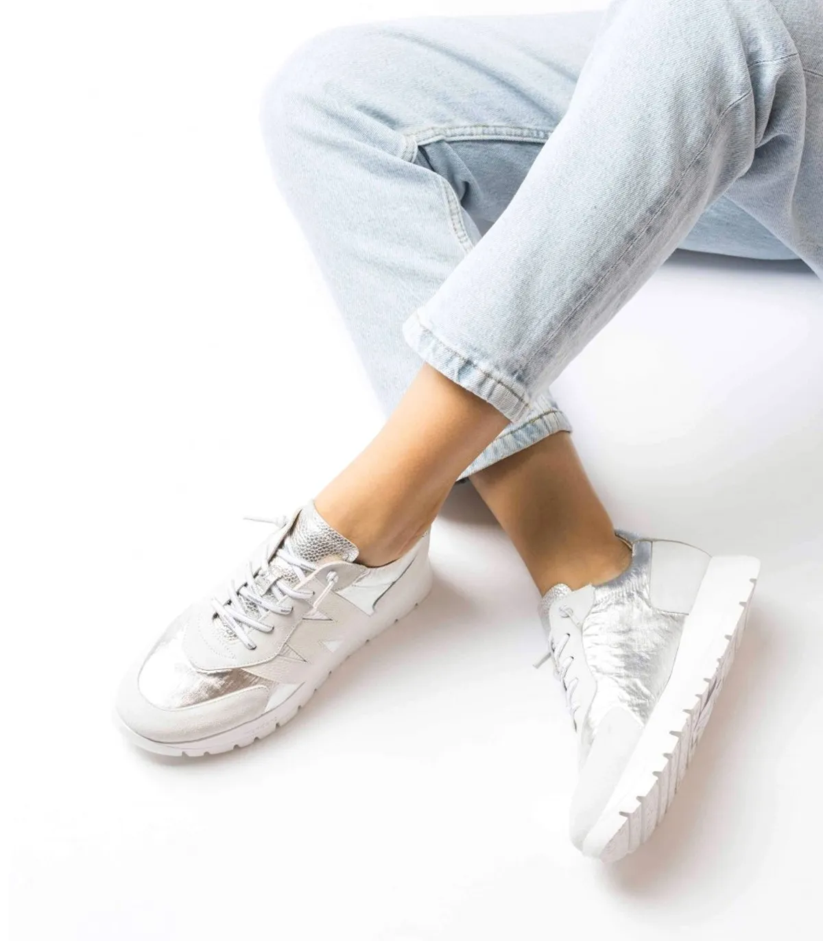 ZAPATILLAS COMBINADAS CON ELÁSTICOS WONDERS OLSO A2464 PLATA