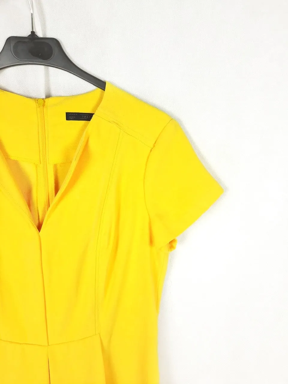 ZARA. Mono amarillo corto T.s